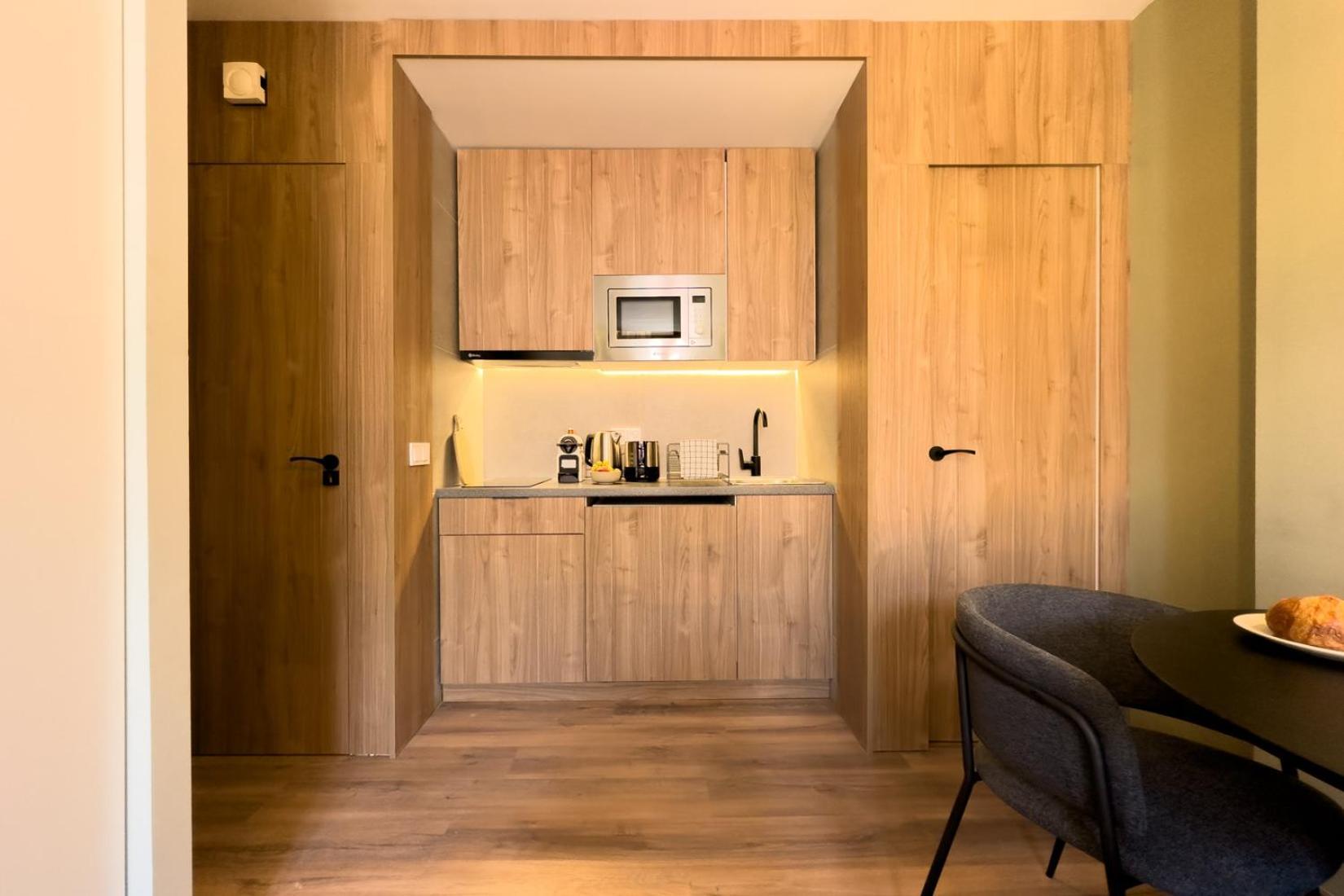Oasis Suites Downtown บาร์เซโลนา ภายนอก รูปภาพ