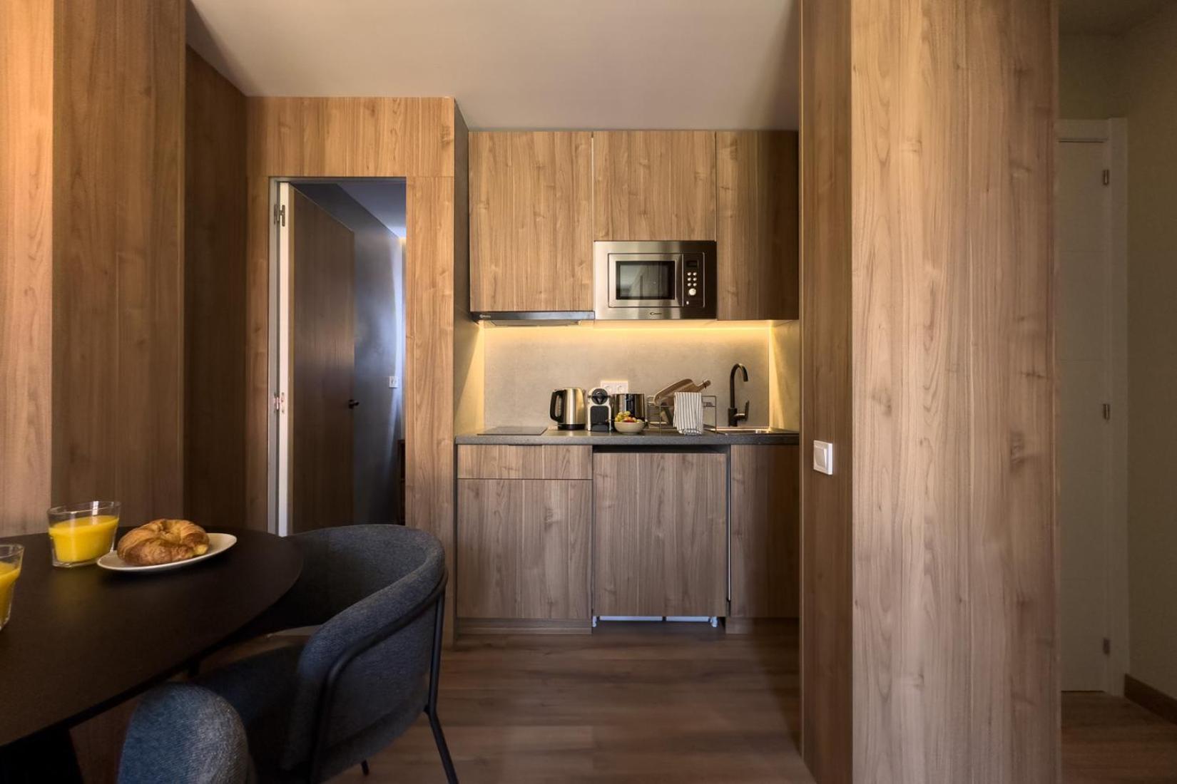 Oasis Suites Downtown บาร์เซโลนา ภายนอก รูปภาพ