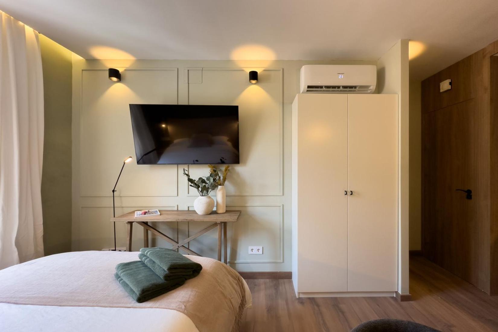 Oasis Suites Downtown บาร์เซโลนา ภายนอก รูปภาพ